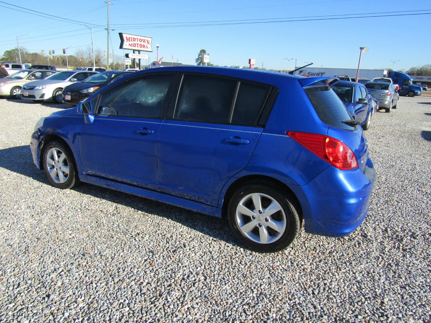 2012 Blue /Black Nissan Versa 1.8 SL Hatchback (3N1BC1CP4CK) with an 1.8L L4 DOHC 16V engine, Automatic transmission, located at 15016 S Hwy 231, Midland City, AL, 36350, (334) 983-3001, 31.306210, -85.495277 - Photo#5